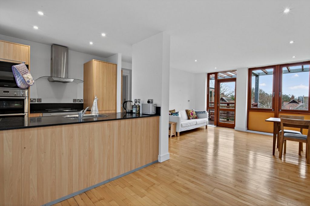 Property photo 2 of 13 Picture No. 18