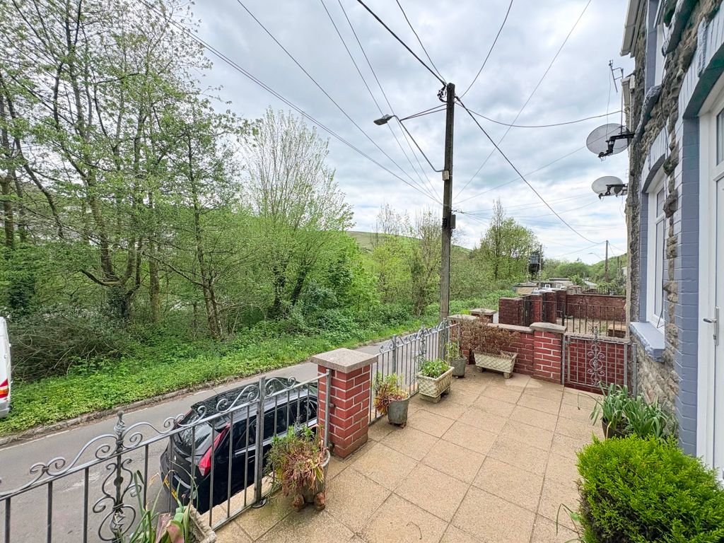 Property photo 3 of 28