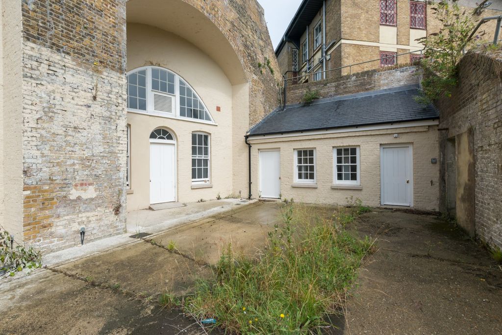 Property photo 3 of 28 Picture No. 11