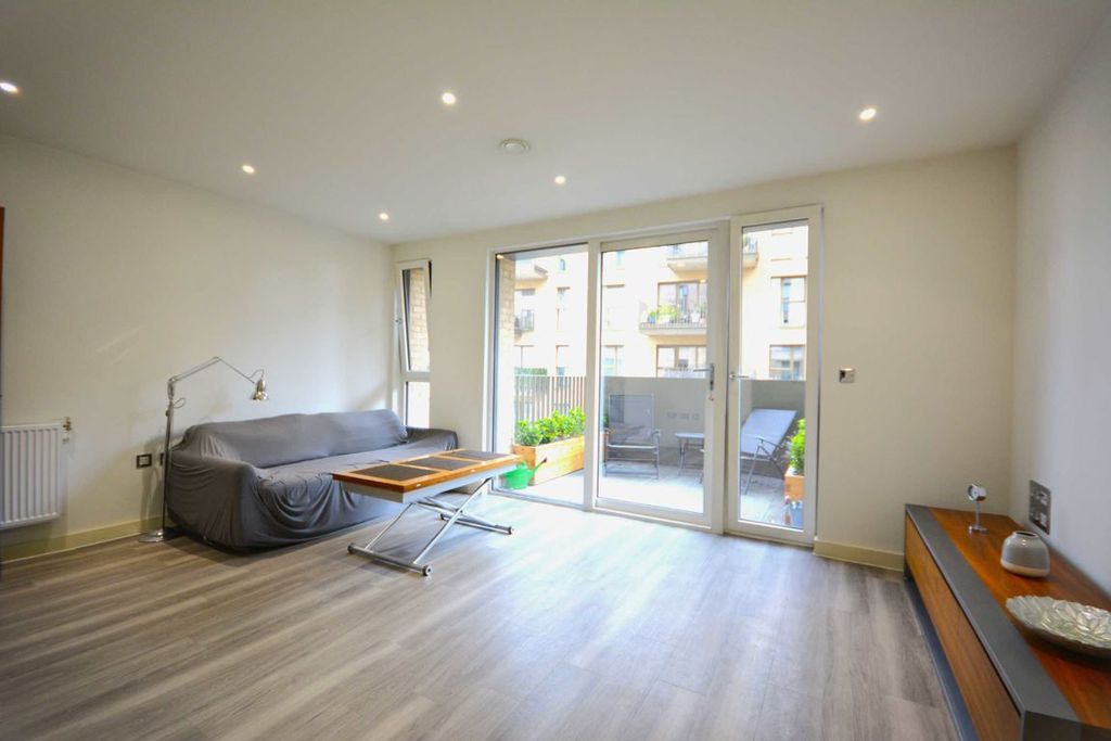 Property photo 2 of 8