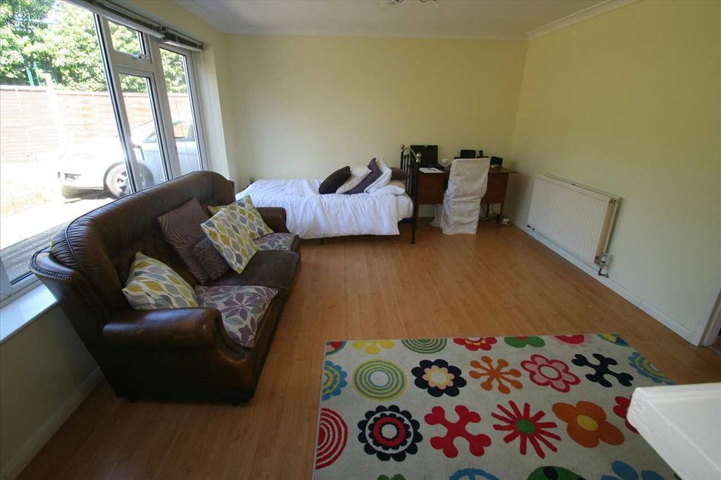 Property photo 2 of 14 Living/Dining Room