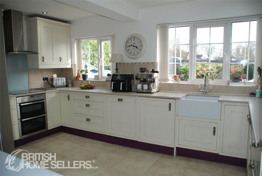 Property photo 2 of 20 Picture No. 23