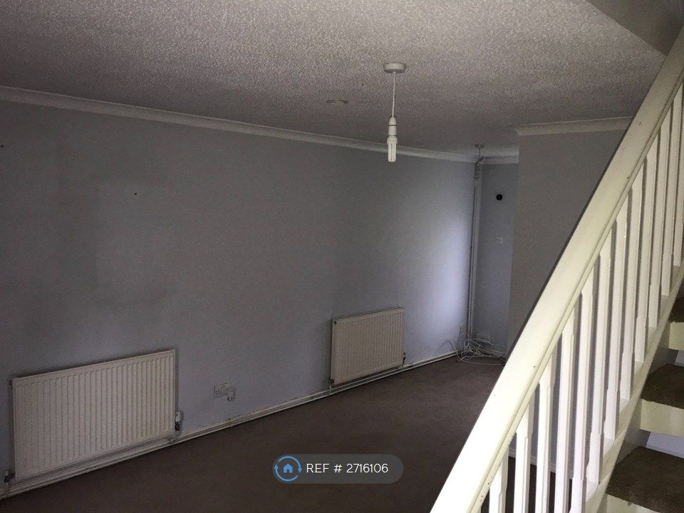 Property photo 3 of 11 Lounge