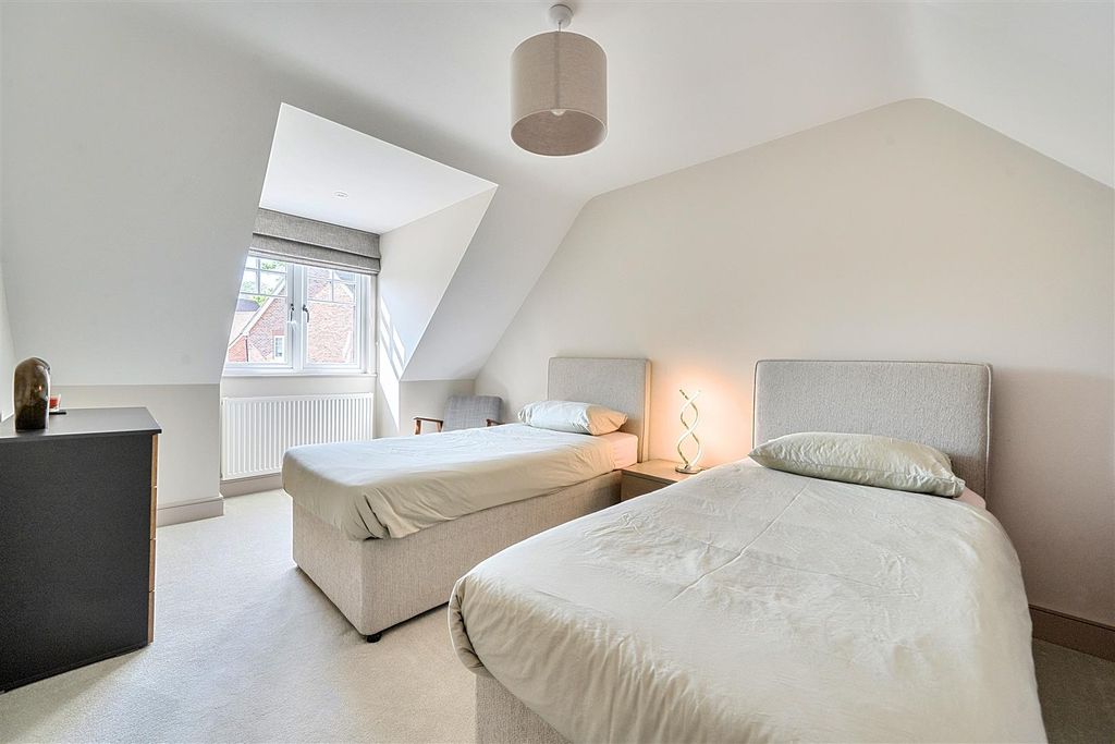 Additional image 17 of 4 bed detached house for saleOak Apples Drive, Crowthorne, Berkshire RG45