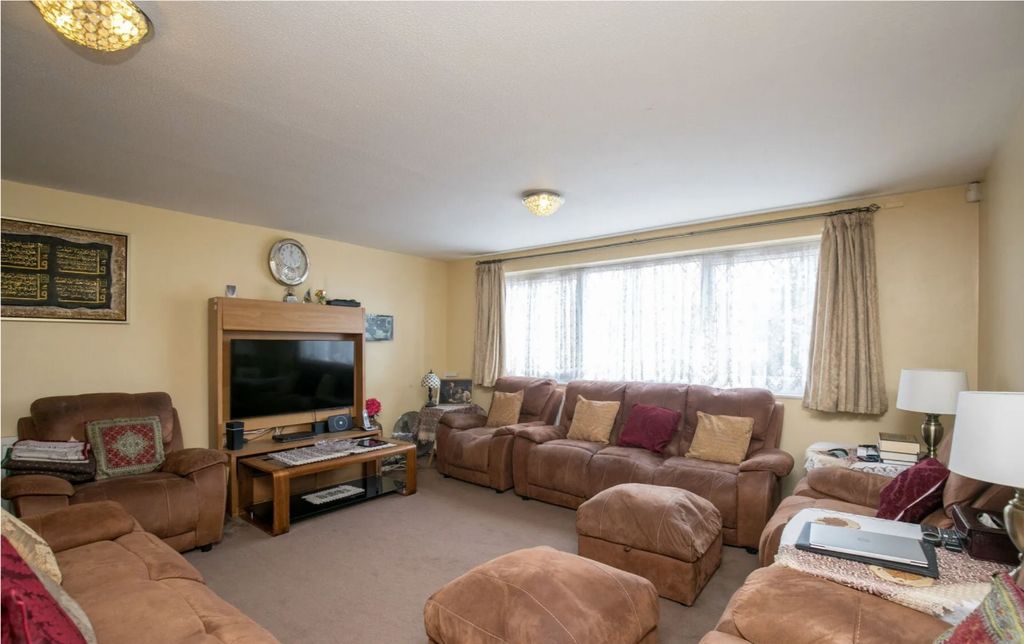 Property photo 3 of 14