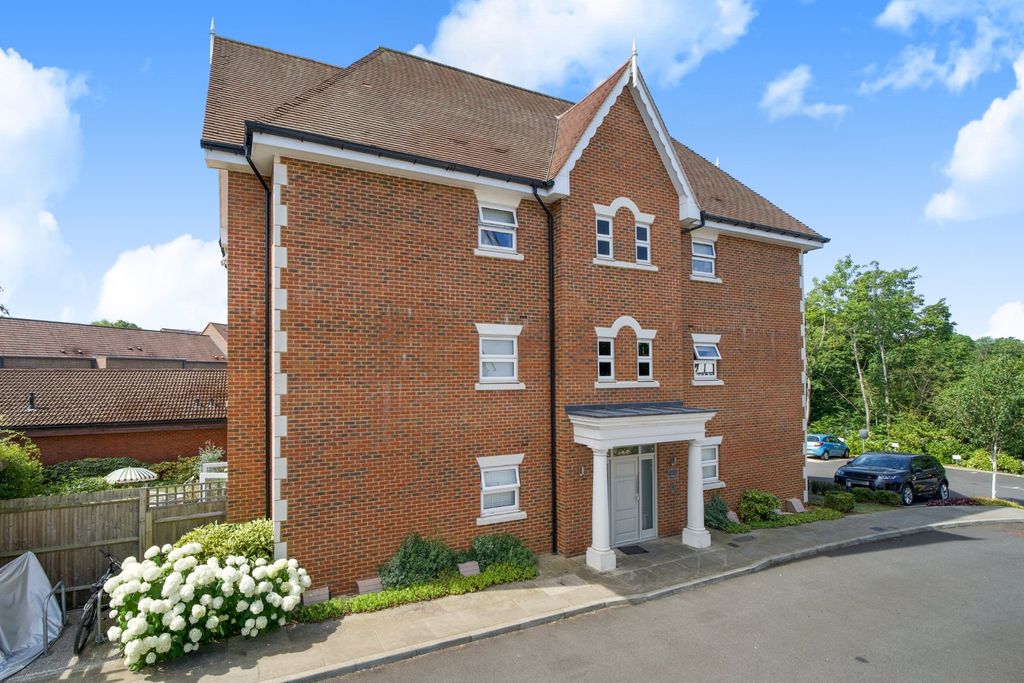2 bed flat for saleGuildford, Surrey GU1