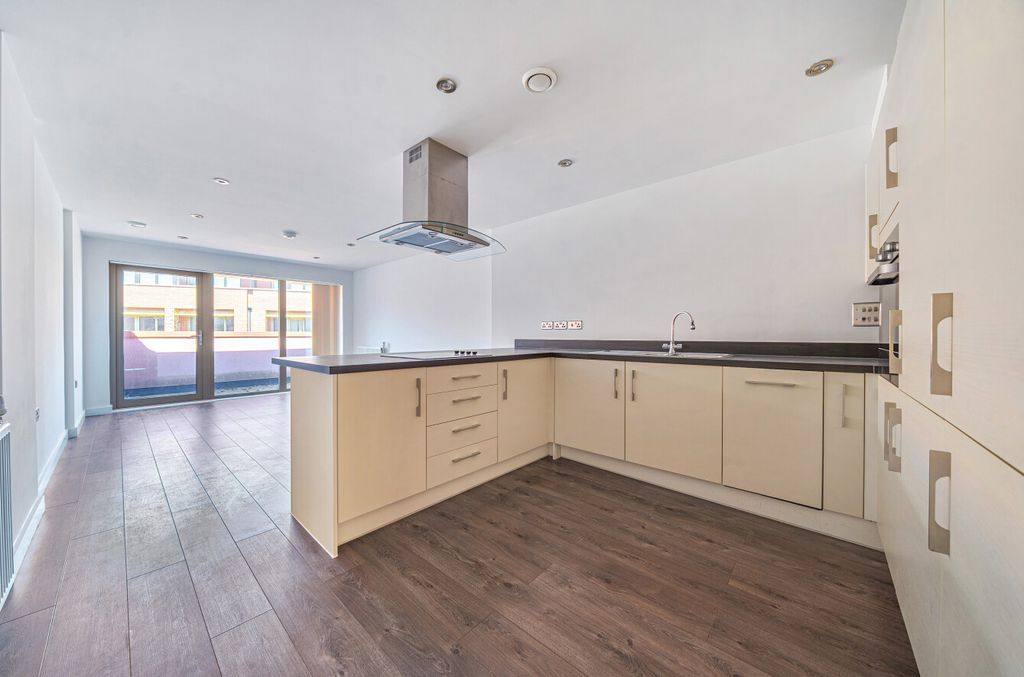 Property photo 2 of 15 1488319-10-6A4Bb0...