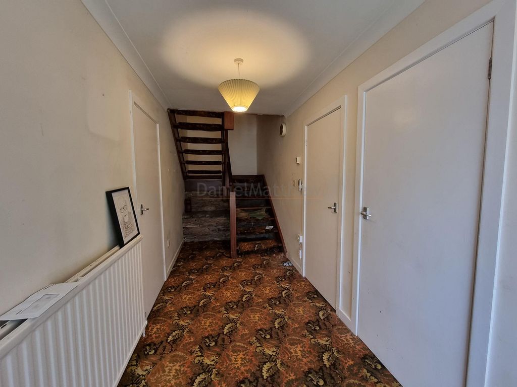 Property photo 2 of 20 Entrance Hallway