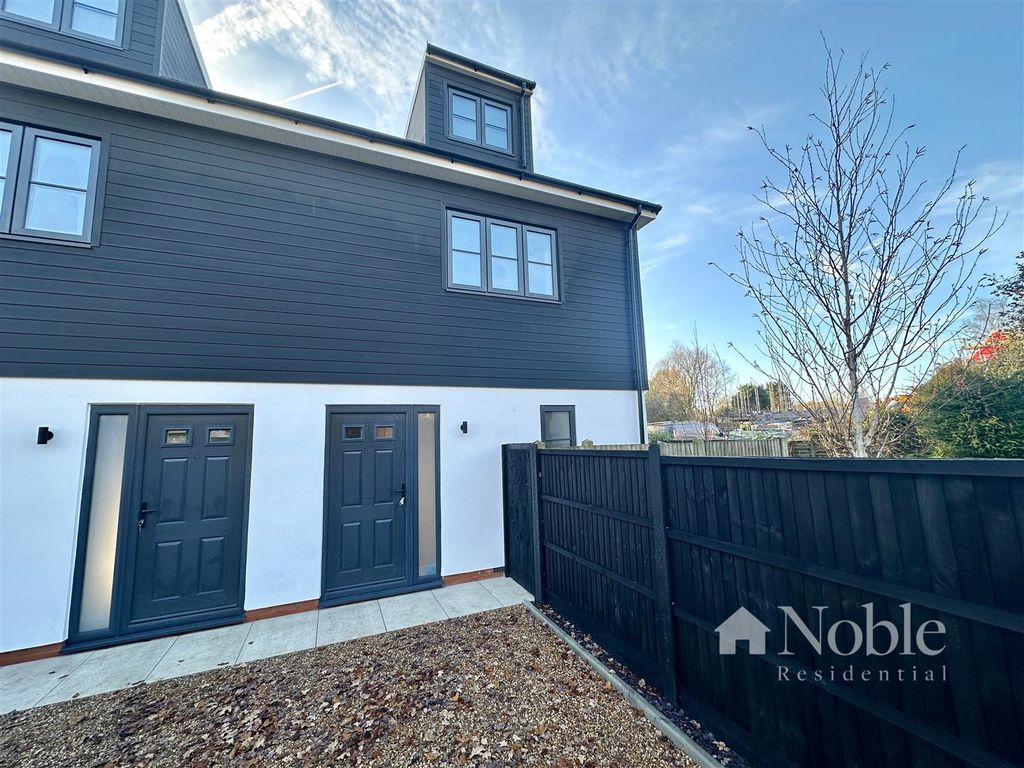 Property photo 1 of 21 External