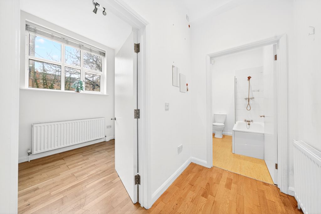 Property photo 3 of 12 Dsc07928