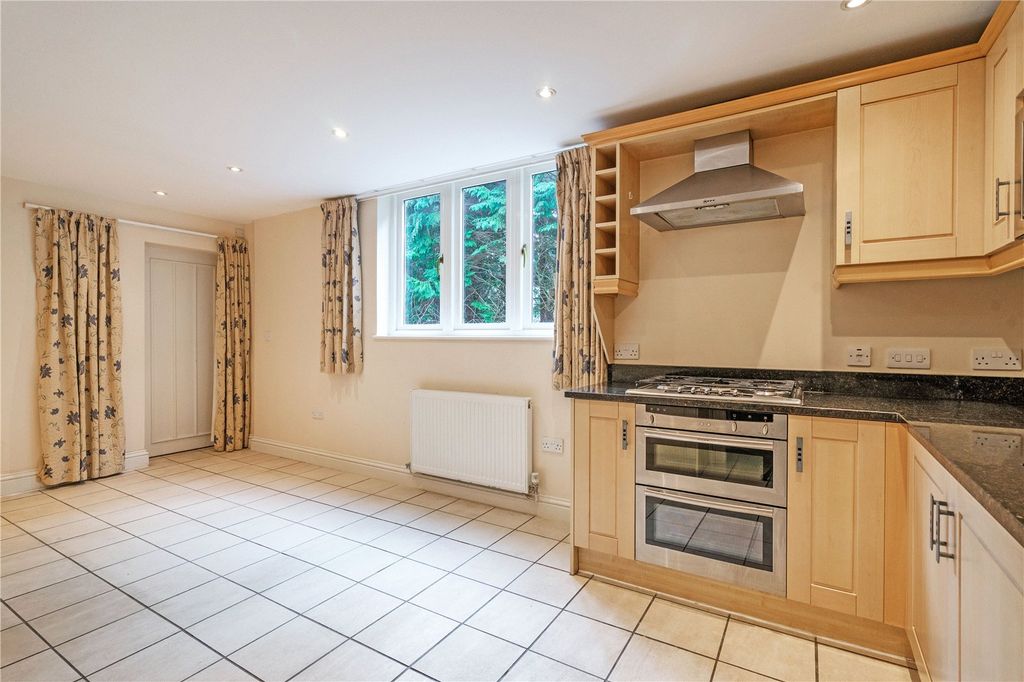Property photo 3 of 17 Kitchen/Dining Room