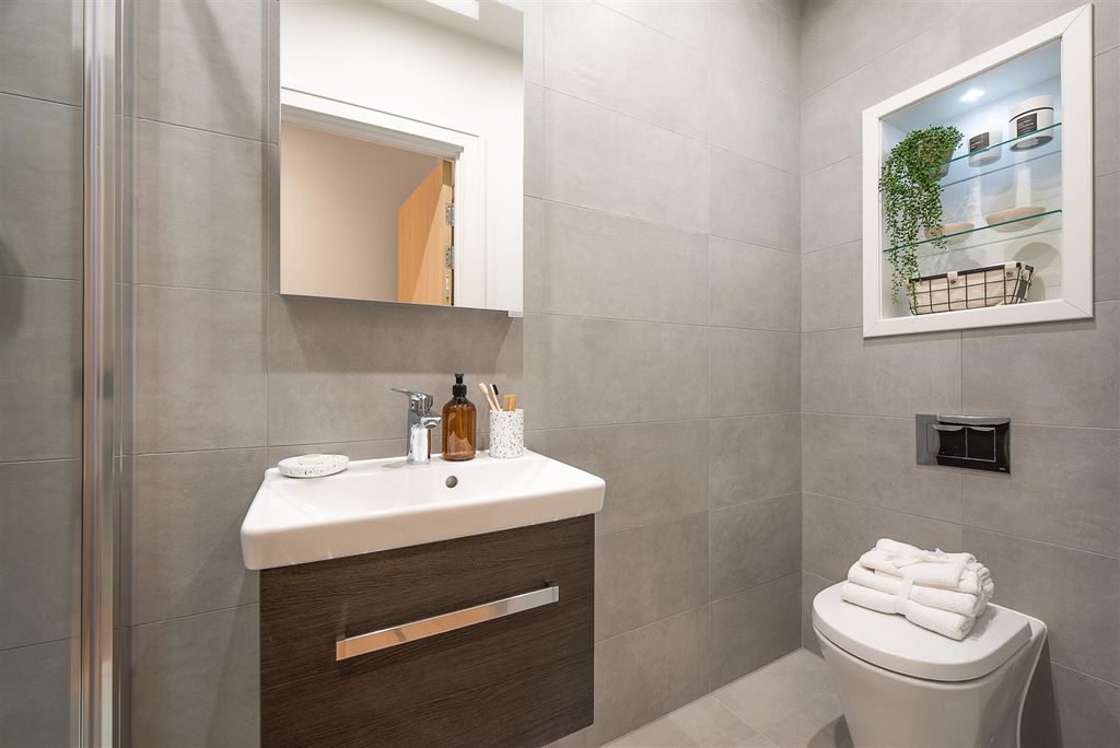 Property photo 3 of 8 Show Flat 3_Hr-001.Jpg