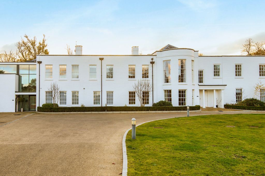 Property photo 1 of 16 Photo 01