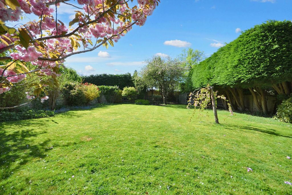 Property photo 2 of 33