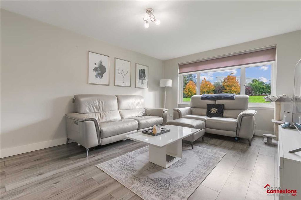 Property photo 2 of 22 Lounge Dining (1)