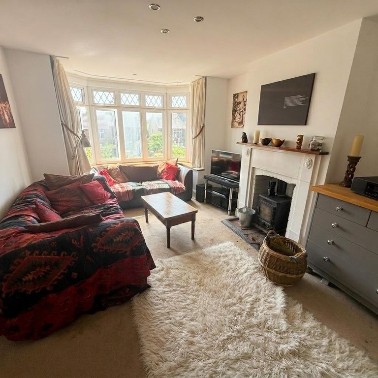 Property photo 3 of 10 Living Room