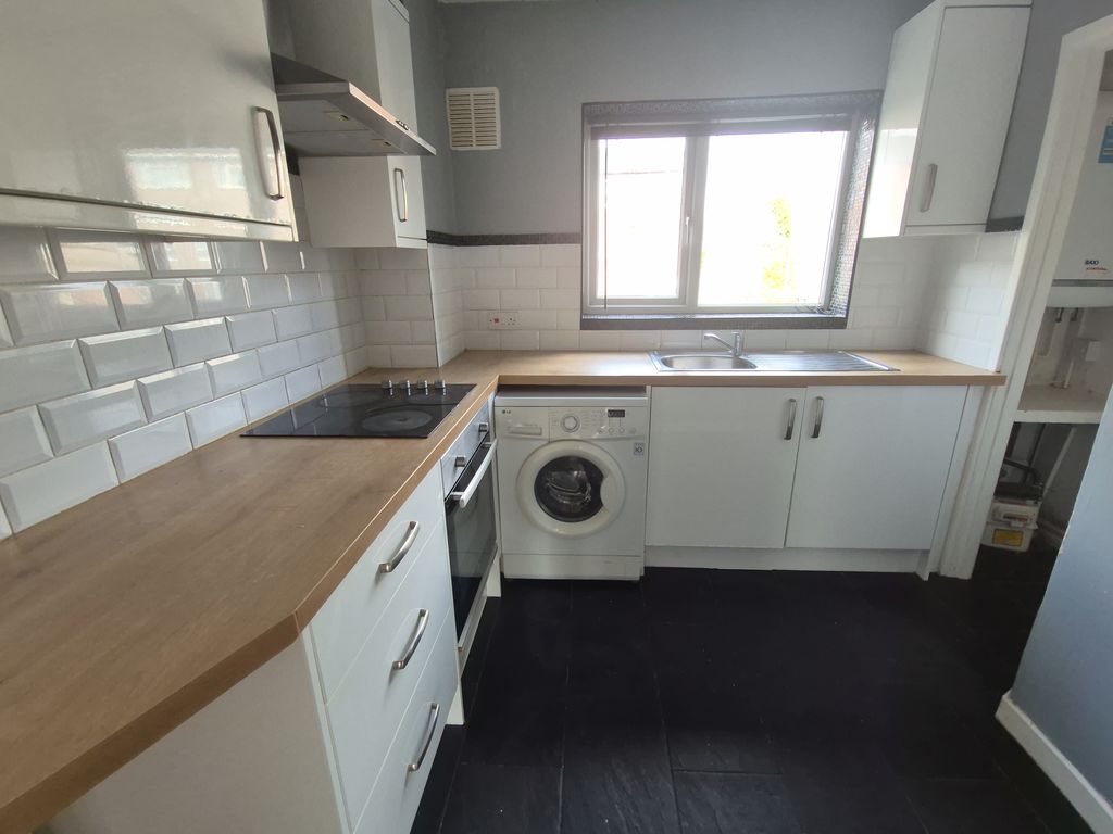 Property photo 2 of 10 Kitchen
