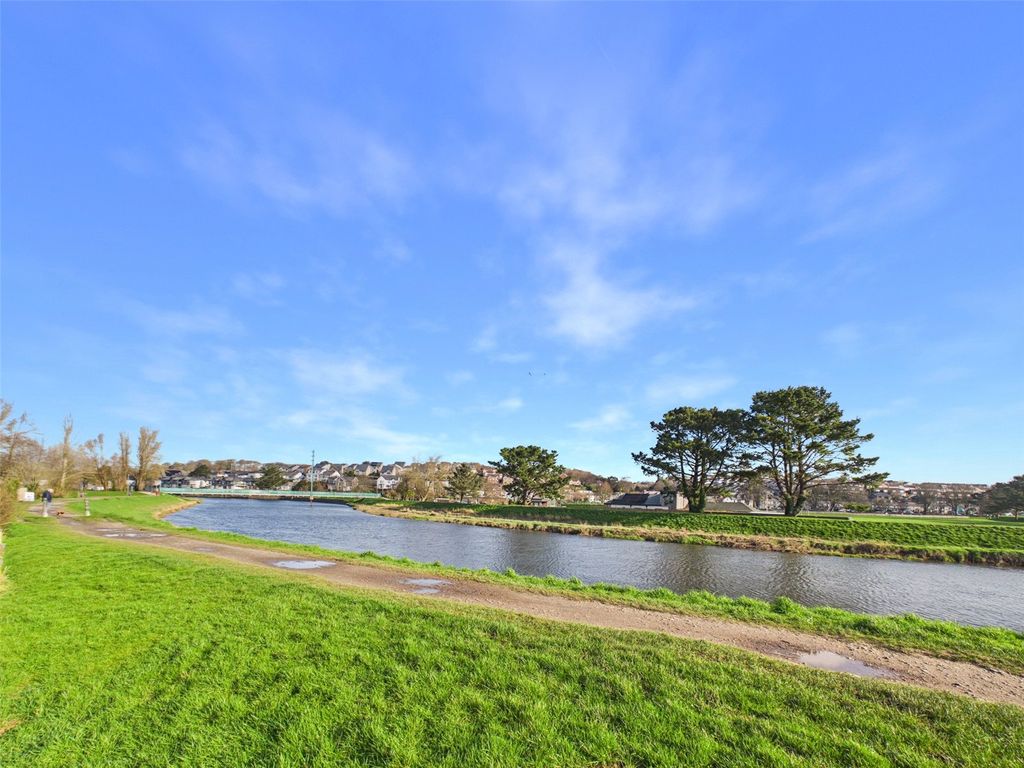 Property photo 2 of 25 Picture No. 48