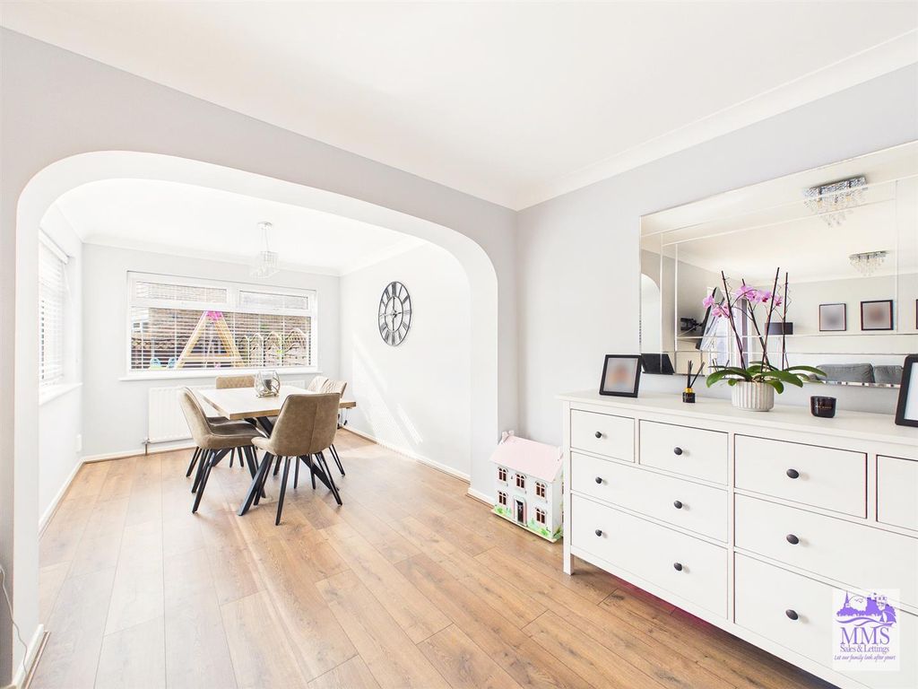 Property photo 3 of 15 Cam04098G0-Pr0203-Still012.Jpg