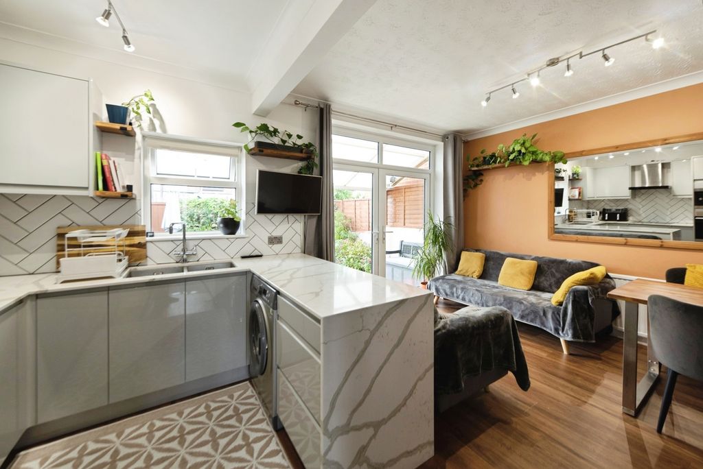 Property photo 3 of 19 Pbox-Img.Jpg