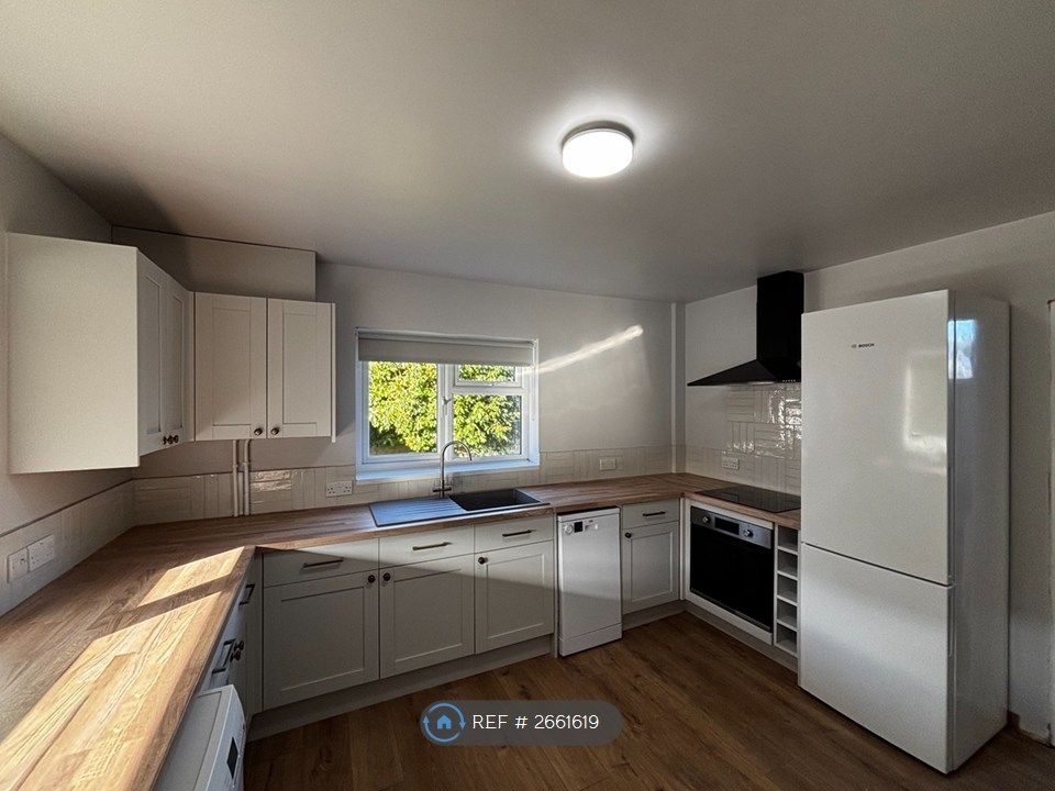 Property photo 3 of 14 Kitchen