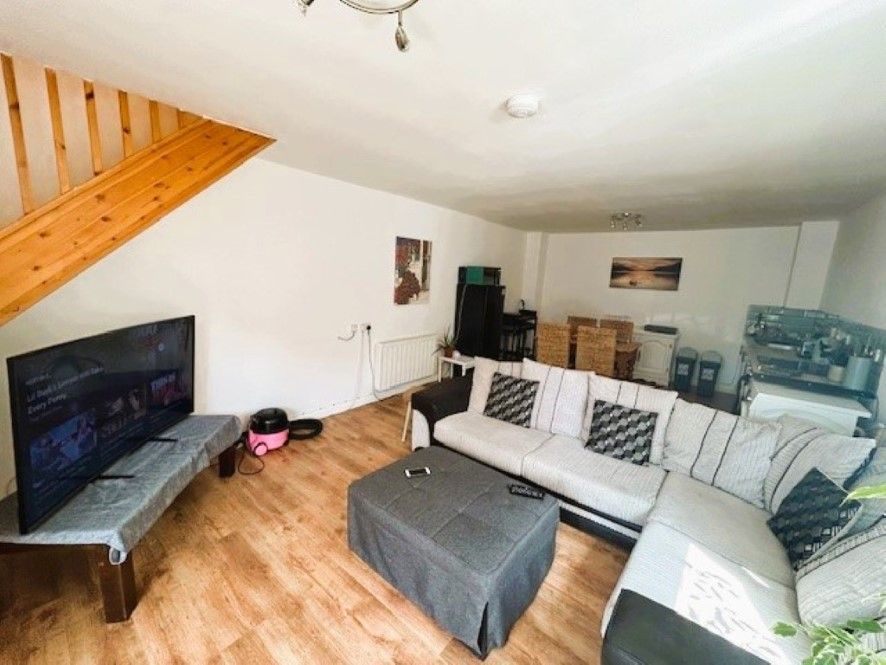 Property photo 3 of 11