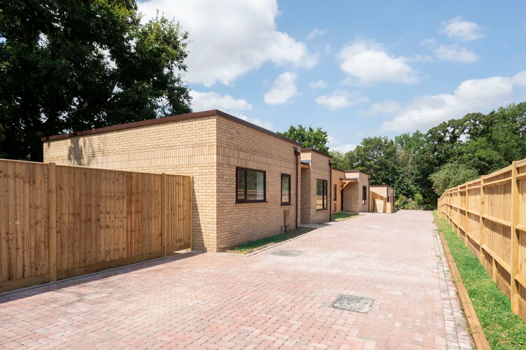 Property photo 2 of 18 Picture No. 27