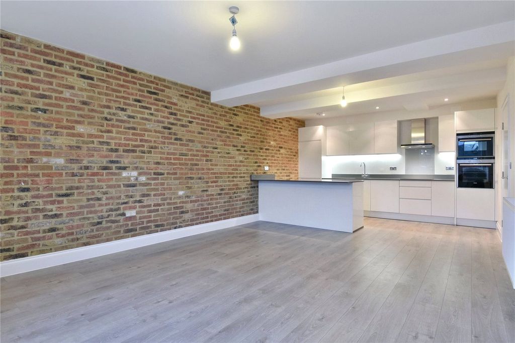Property photo 3 of 8 Kitchen/Reception