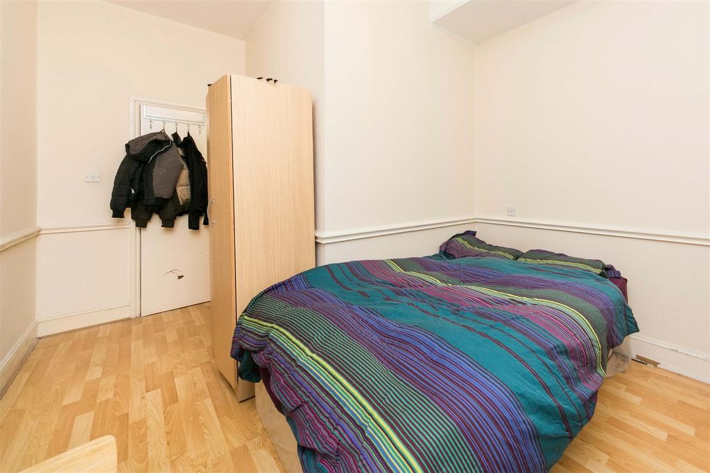 Property photo 1 of 2