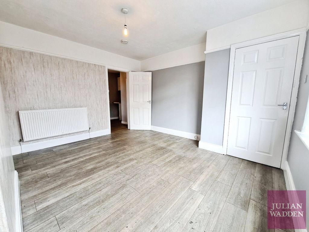 Property photo 3 of 15 Picture No. 02