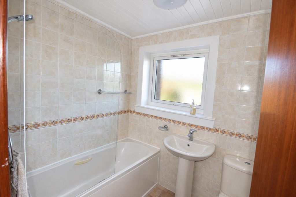 Property photo 2 of 6 Bathroom