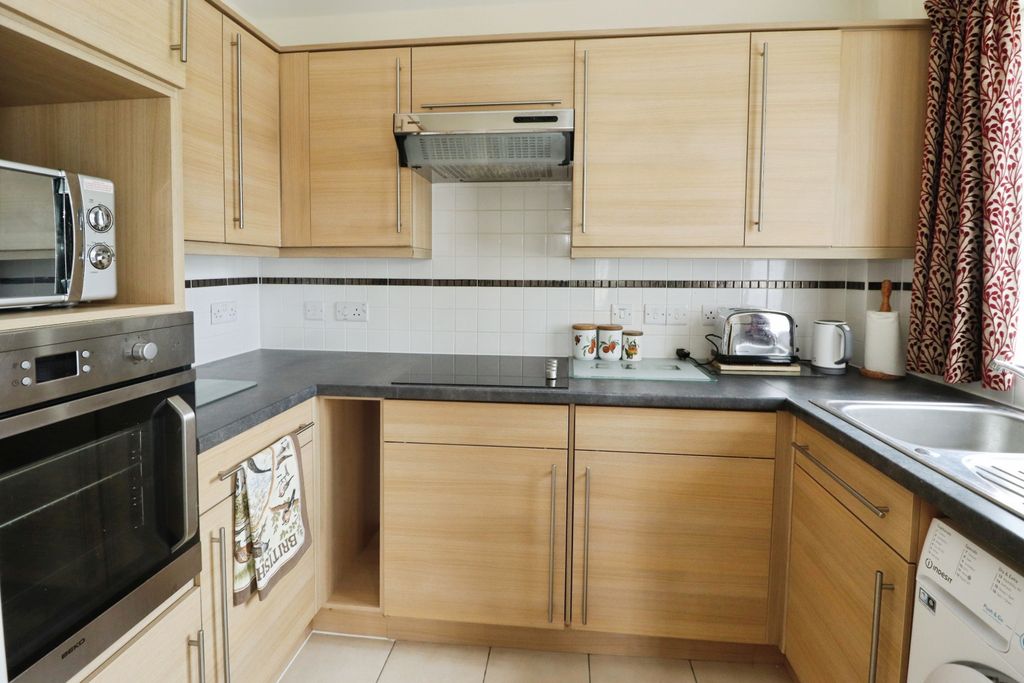 Property photo 2 of 12