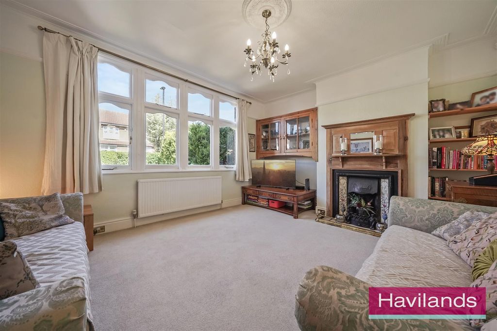 Property photo 2 of 28 Sittingbourne Avenue-2.Jpg