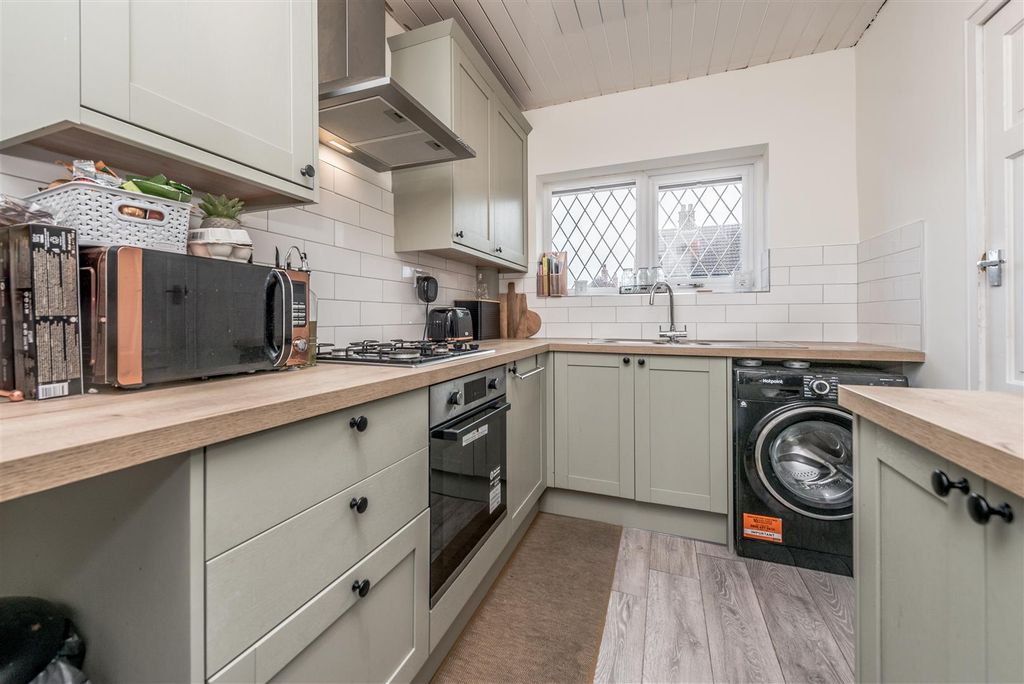 Property photo 3 of 24 Fitted Kitchen: