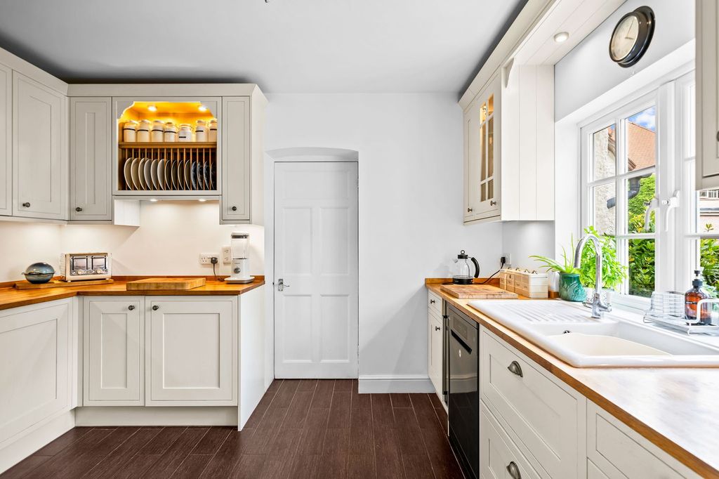 Property photo 2 of 29