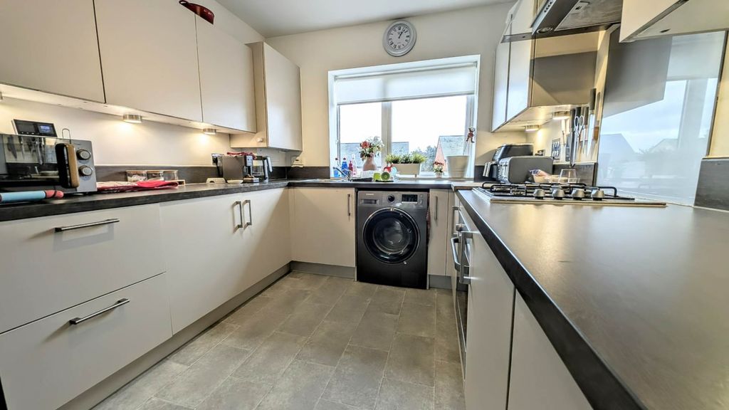 Property photo 3 of 6