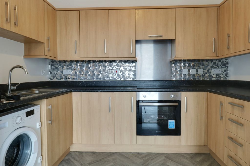 Property photo 2 of 16 4387321