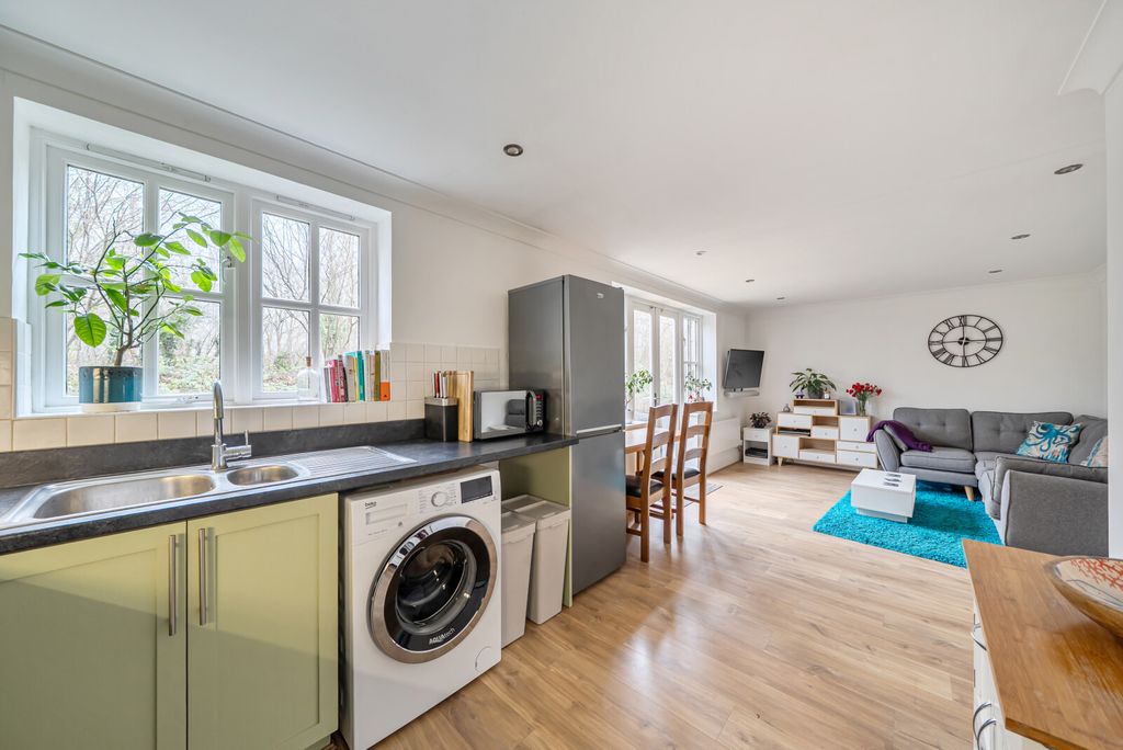 Property photo 2 of 21 1406836-15-6980Bc...