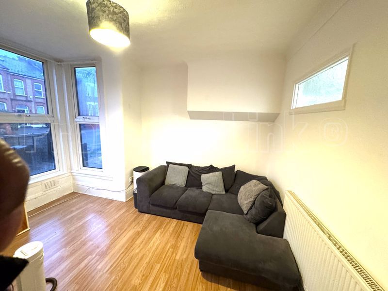 Property photo 1 of 13 Photo 6