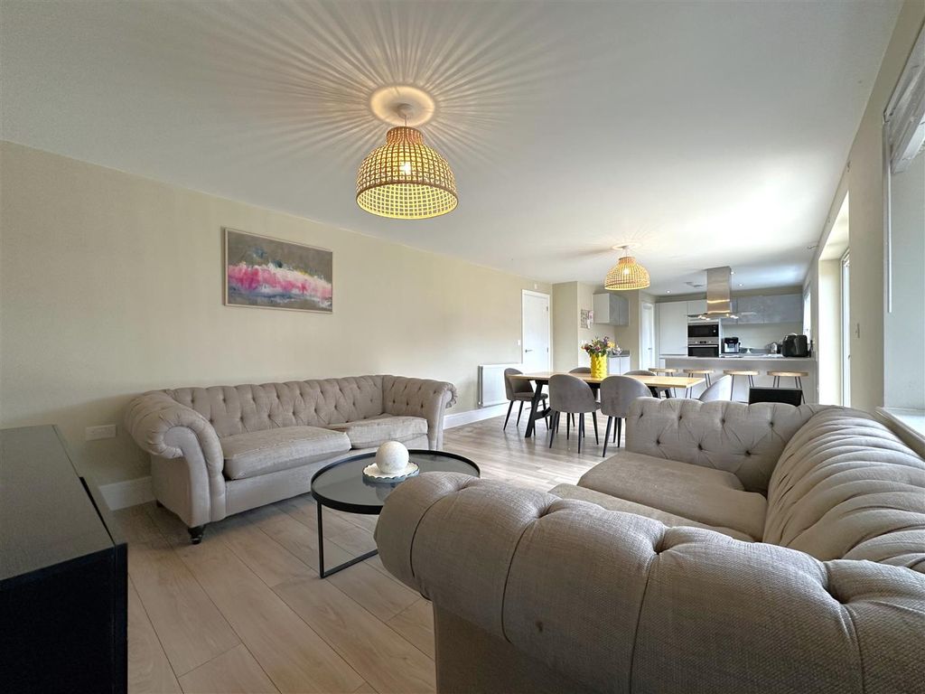 Property photo 2 of 29 Expansive Open-Plan Living Space 491