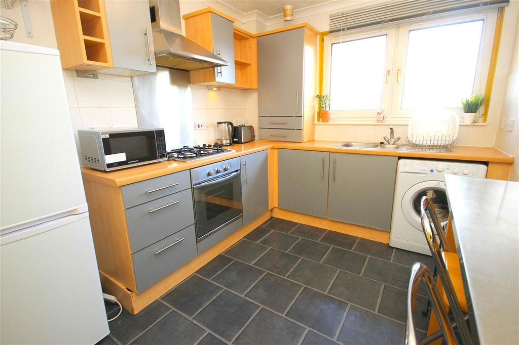 Property photo 3 of 9 Kitchen Diner