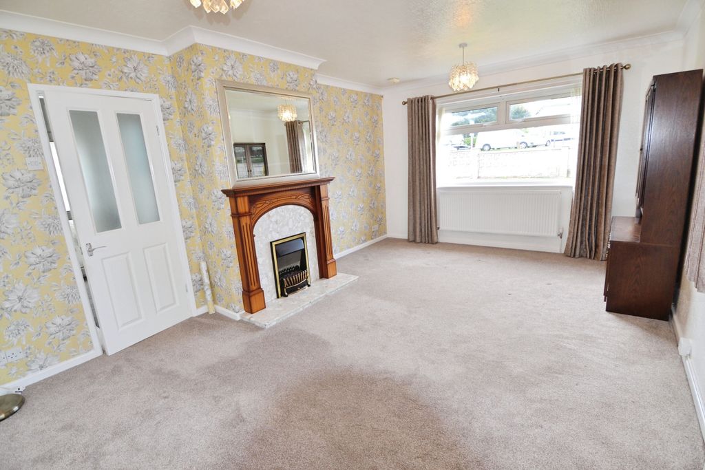 Property photo 2 of 14 Lounge