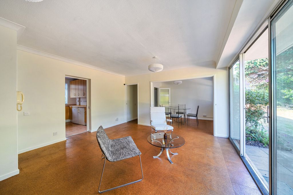 Property photo 2 of 13 1495292-12-6A58Fe...