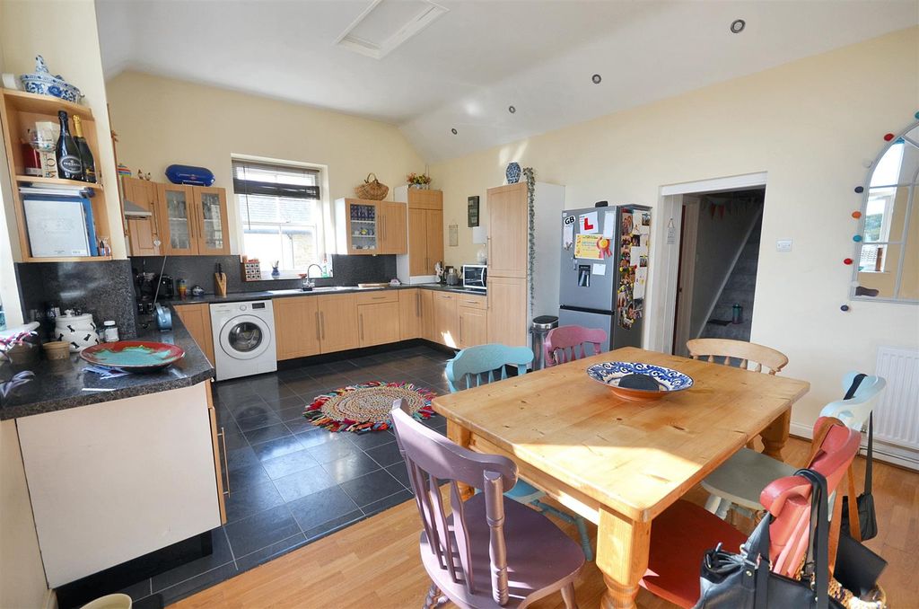 Property photo 3 of 12 Kitchen/Dining Room