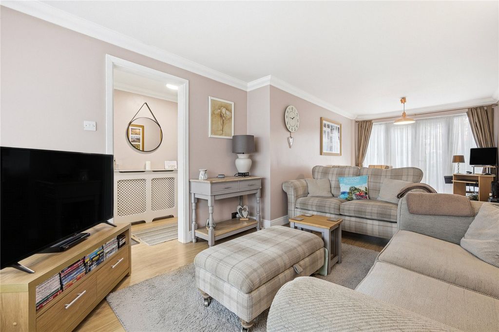 Property photo 3 of 11 Lounge/Diner