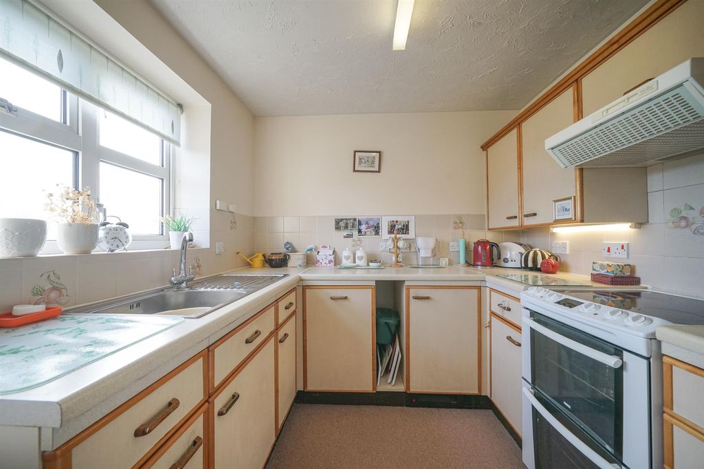 Property photo 3 of 16 Kitchen