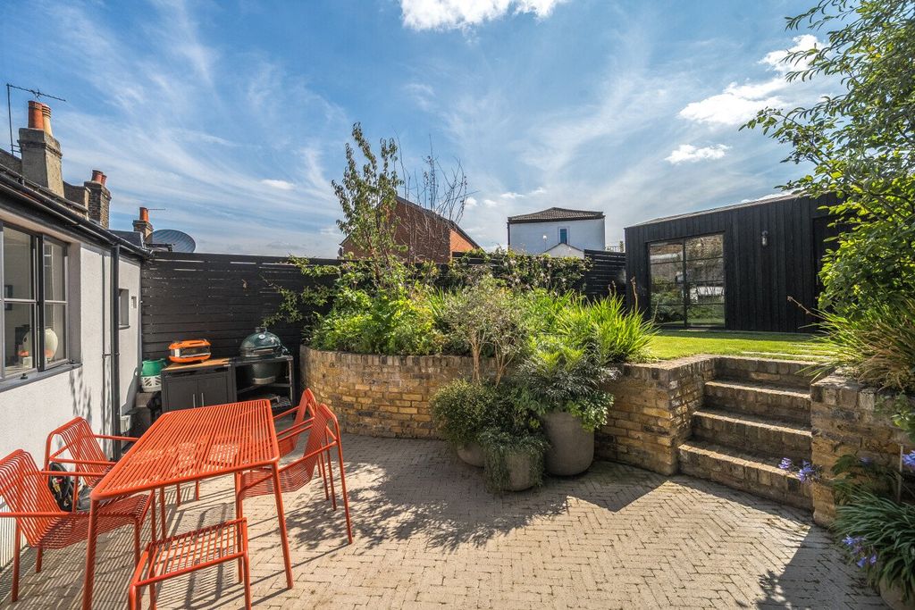 Property photo 2 of 42 Picture No. 05