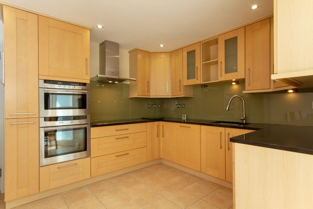 Property photo 2 of 15 Picture No. 18