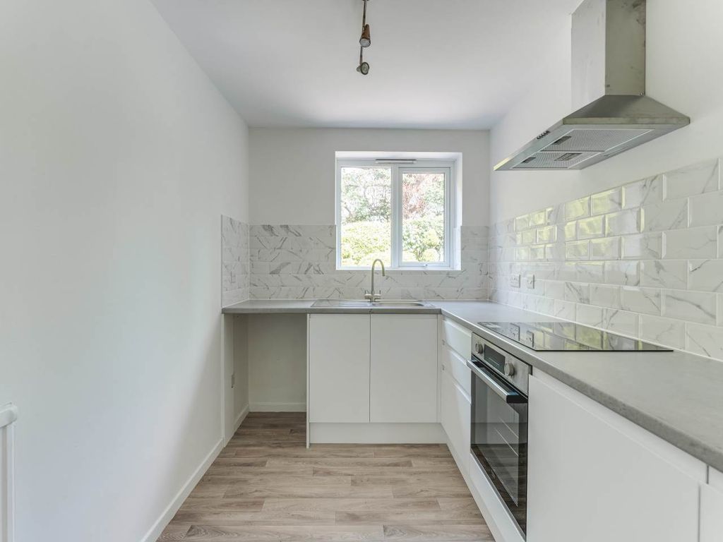 Property photo 2 of 11 Kitchen 1