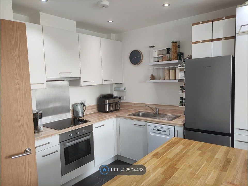 Property photo 3 of 8 Kitchen